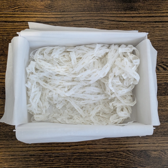 White Dior Gift Box with tissue, ribbon and envelope - Picture 2 of 9